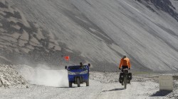 Dreiräder werden in Tibet als Taxi, Baufahrzeug und als Lastentransporter eingesetzt.