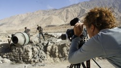 Vor der Kamera: Tibetische Straßenarbeiter am Xinjiang-Tibet-Highway