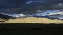 Dunkle Monsunwolken dringen bis nach Tibet vor.