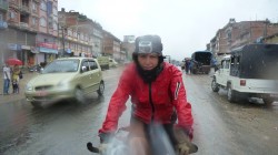 Starker Monsunregen bei der Einfahrt nach Kathmandu