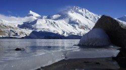 Schneefahnen am Gipfel des Shisha Pangma